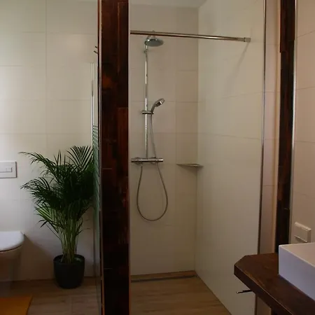 Grosse Komfortable In דירה Dessau-Rosslau